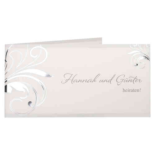Cremefarbige Hochzeitskarte mit Plastikhülle und Silberprägung