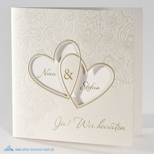 Hochzeitskarte (perlmutt) mit gestanzten Herzen und Blumenmotiv