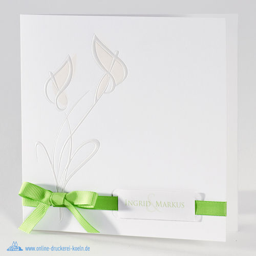 Elegante Hochzeitskarte mit Kallas und grünem Bändchen