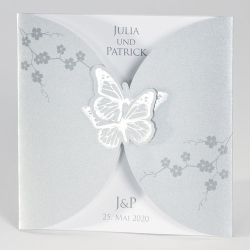Silberfarbene Hochzeitseinladung mit Schmetterlingen
