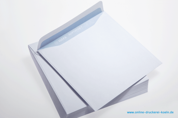 weisse-briefhuelle-fuer-einladung-15x15